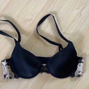 Wacoal Laced Trim Underwire Bra